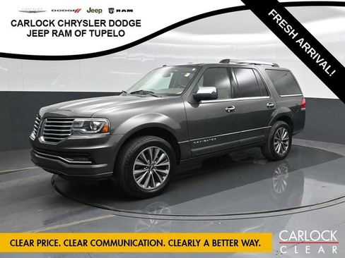 Used 2017 Lincoln Navigator Select image 8
