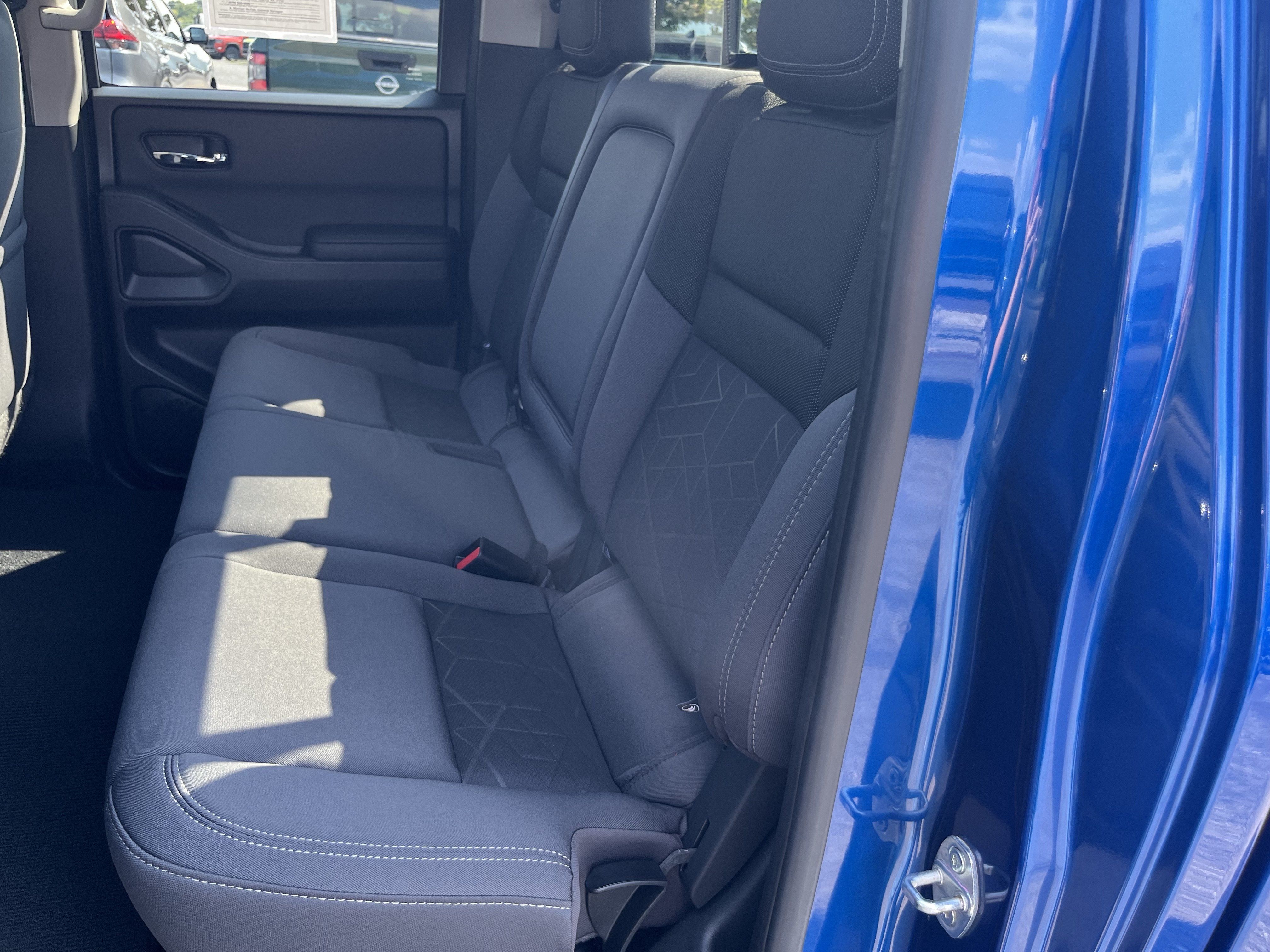 Used 2025 Nissan Frontier SV w/ SV Convenience Package AWD/4WD image 16