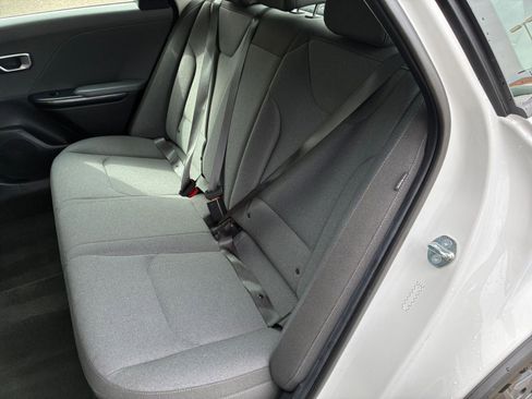 Used 2025 Kia K4 LXS image 37