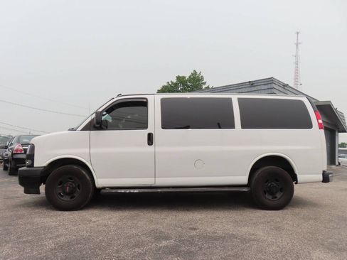 Used 2019 GMC Savana 2500 w/ Driver Convenience Package RWD image 8
