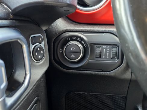 Used 2020 Jeep Gladiator Rubicon image 30