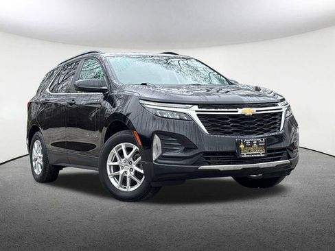 Used 2023 Chevrolet Equinox LT image 2