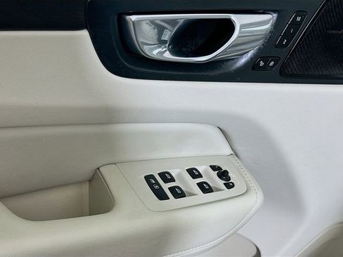 Used 2023 Volvo XC60 B5 Ultimate w/ Climate Package image 19