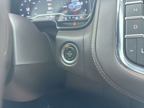 Used 2022 GMC Yukon XL SLE w/ Gmc Pro Safety Plus Package AWD/4WD image 19