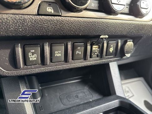 Used 2016 Toyota Tacoma TRD Sport image 26