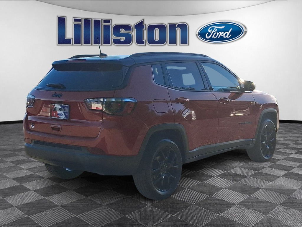Used 2023 Jeep Compass Latitude w/ Sun and Sound Group AWD/4WD image 4