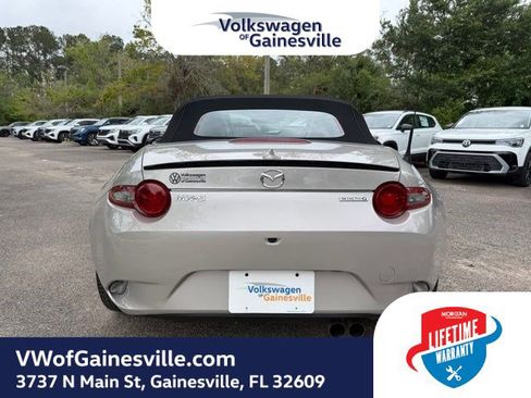 Used 2023 MAZDA MX-5 Miata Club RWD image 5