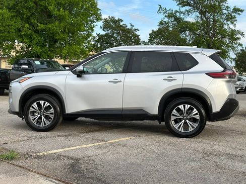 Used 2021 Nissan Rogue SV w/ Premium Package image 3