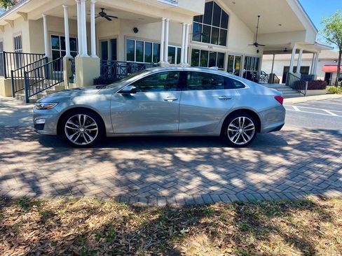 Used 2025 Chevrolet Malibu LT FWD image 2