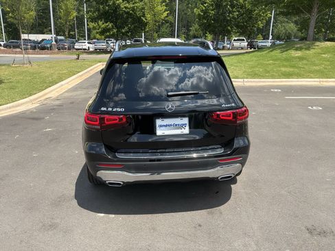 Used 2022 Mercedes-Benz GLB 250 4MATIC image 9