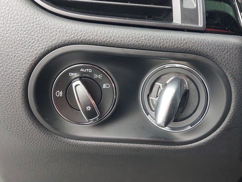 Certified 2023 Porsche Macan Turbo image 28