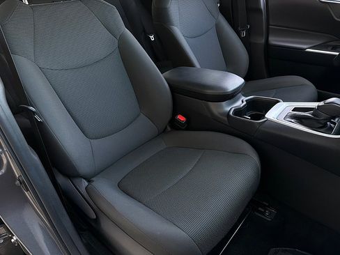 Used 2025 Toyota RAV4 LE image 21