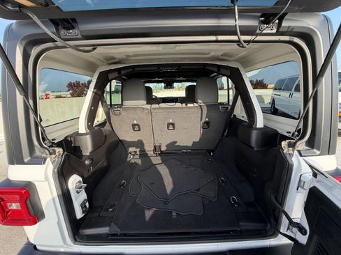 Used 2025 Jeep Wrangler Unlimited Rubicon image 31