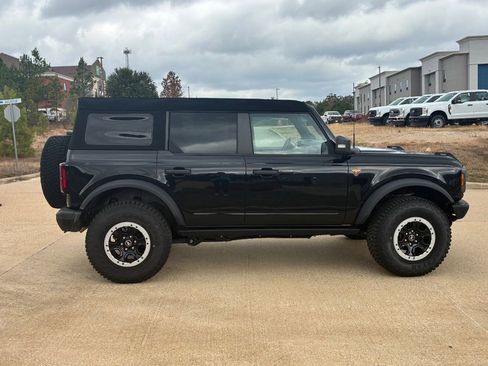 Used 2023 Ford Bronco Badlands w/ Sasquatch Package AWD/4WD image 4