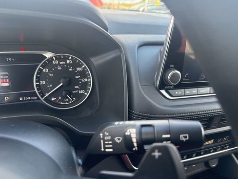 Used 2024 Nissan Rogue SV image 33