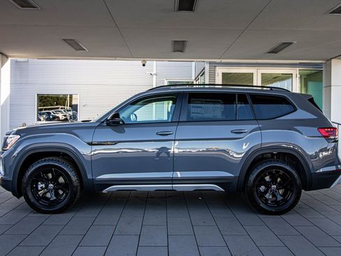 New 2026 Volkswagen Atlas Peak Edition image 12