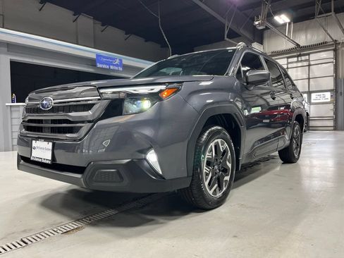 Used 2026 Subaru Forester Premium AWD/4WD image 3
