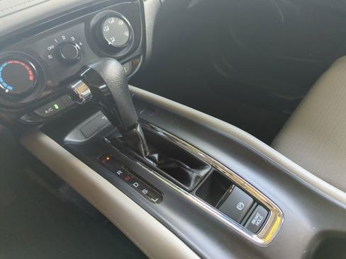 Used 2020 Honda HR-V LX image 28