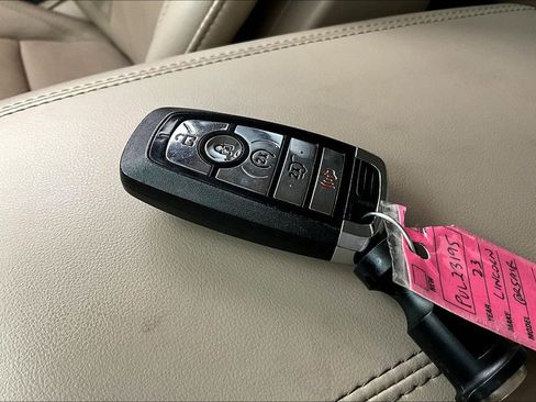 Used 2023 Lincoln Corsair Reserve image 13