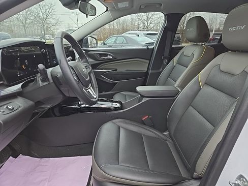 Used 2025 Chevrolet Trax ACTIV w/ Sunroof Package image 13