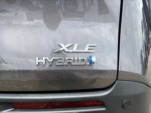 Used 2023 Toyota Sienna XLE image 8