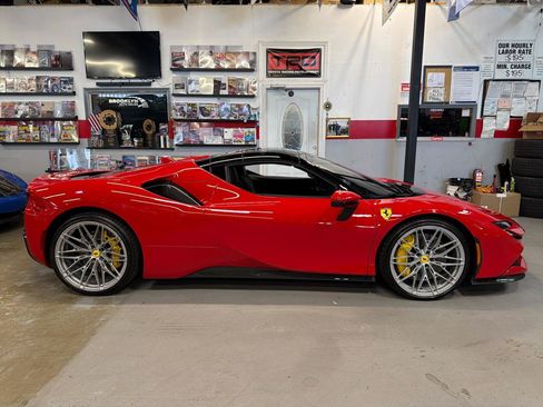 Used 2022 Ferrari SF90 Spider AWD/4WD image 34