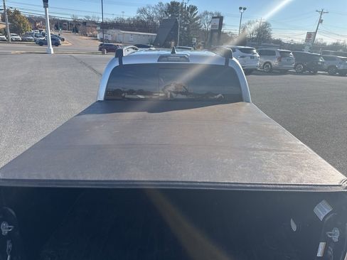 Used 2022 Toyota Tacoma TRD Off-Road image 19