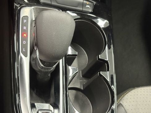 Used 2025 Chevrolet Trax LT image 27