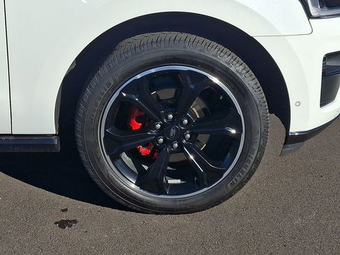 Used 2022 Ford Expedition Limited image 8