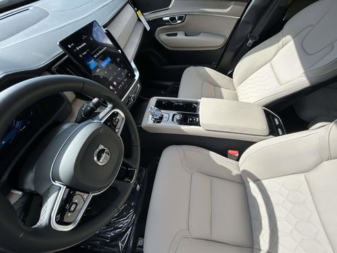 New 2026 Volvo XC90 B5 Core image 10
