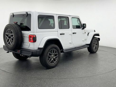 Used 2025 Jeep Wrangler Sahara image 9