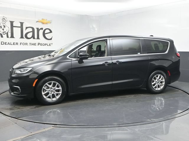 Used 2023 Chrysler Pacifica Touring-L FWD image 36