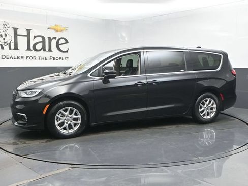 Used 2023 Chrysler Pacifica Touring-L FWD image 36