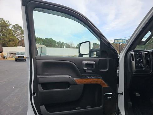 Used 2019 Chevrolet Silverado 2500 High Country w/ Duramax Plus Package image 19