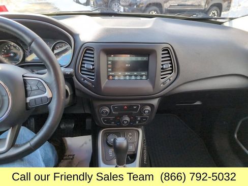 Used 2019 Jeep Compass Latitude w/ Cold Weather Group image 18