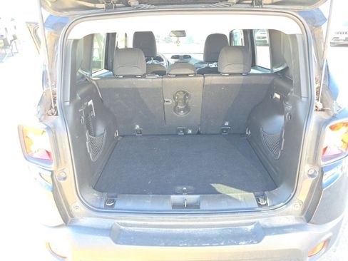 Used 2017 Jeep Renegade Latitude w/ Popular Equipment Group image 21