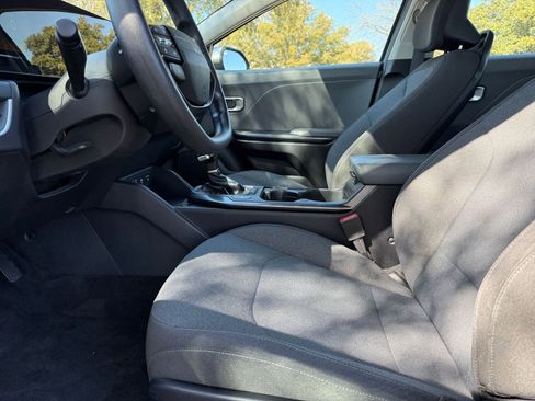 Used 2025 Kia K4 LXS image 28