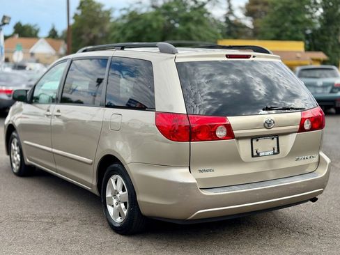 Used 2007 Toyota Sienna XLE Limited FWD image 3