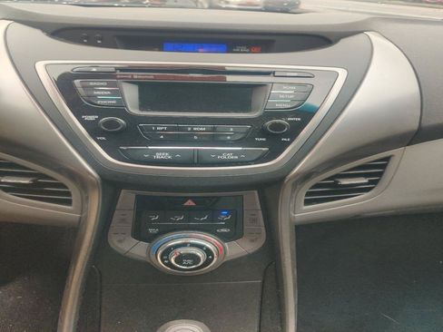 Used 2013 Hyundai Elantra GLS w/ Preferred Pkg FWD image 9