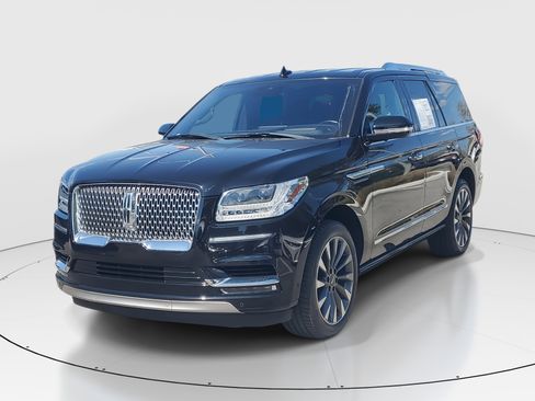 Used 2019 Lincoln Navigator Select w/ Technology Package image 3