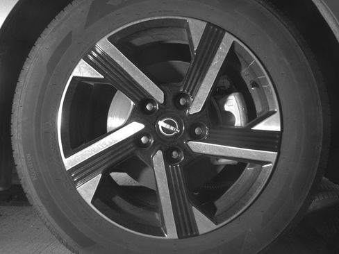 Used 2025 Nissan Sentra SV FWD image 13