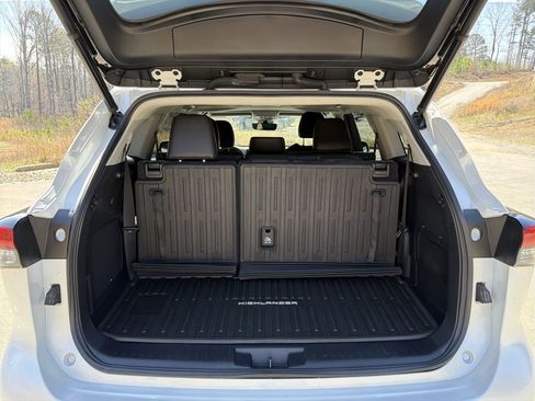 Used 2022 Toyota Highlander Limited image 18