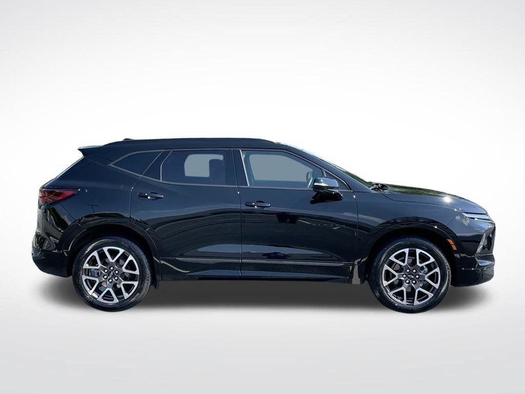 Used 2025 Chevrolet Blazer RS FWD image 7