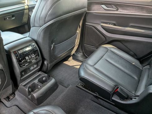 Used 2024 Jeep Grand Cherokee L Limited AWD/4WD image 26