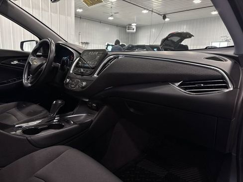 Used 2017 Chevrolet Malibu LT FWD image 32