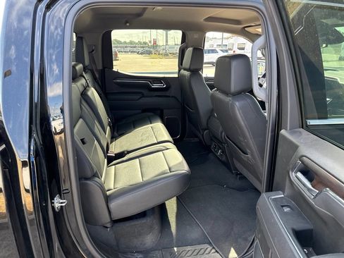 Used 2025 GMC Sierra 1500 SLT RWD image 11