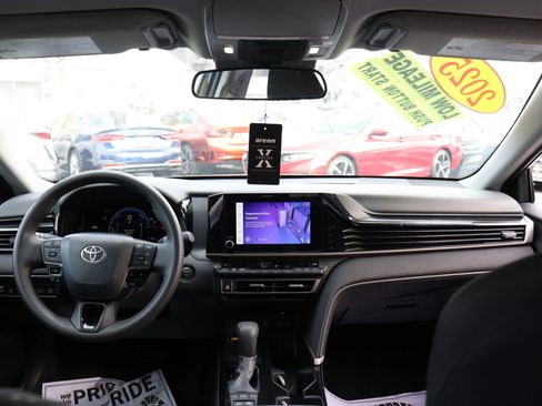 Used 2025 Toyota Camry LE image 15