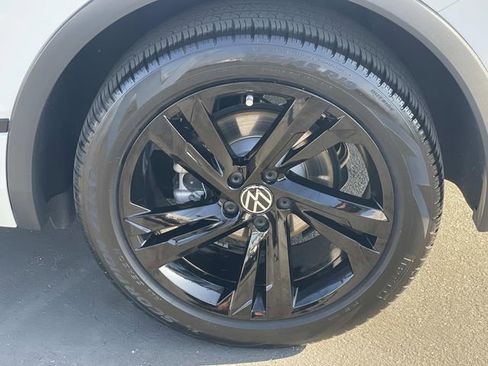 Used 2023 Volkswagen Tiguan SE R-Line image 37