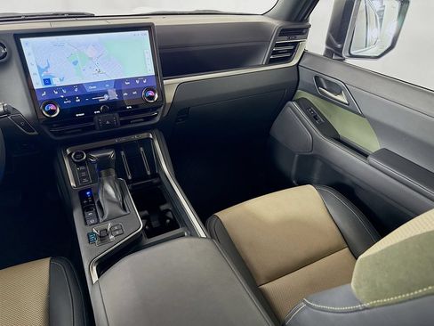 Used 2024 Lexus GX 550 AWD/4WD image 25