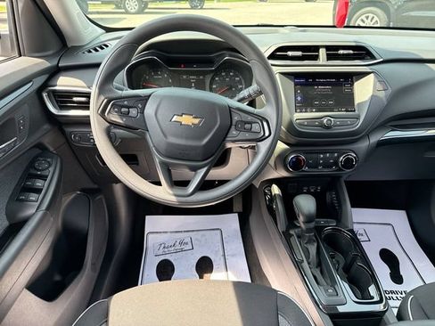 Used 2023 Chevrolet TrailBlazer LT FWD image 14